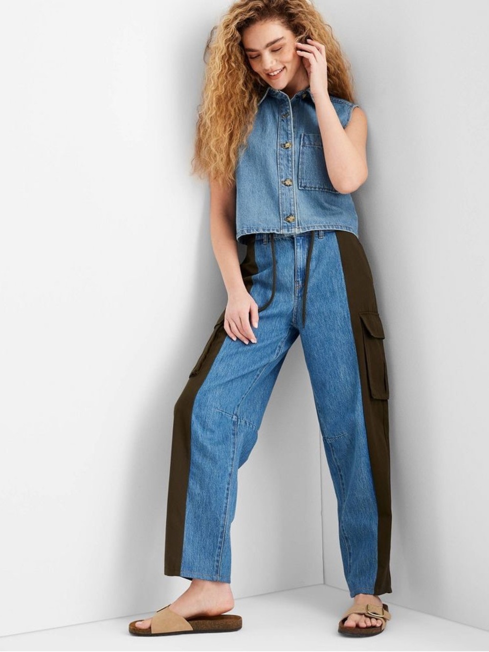 NWOT Women Mid-Rise Barrel Leg Mixed Fabric Jeans - Future Collective Blue Denim